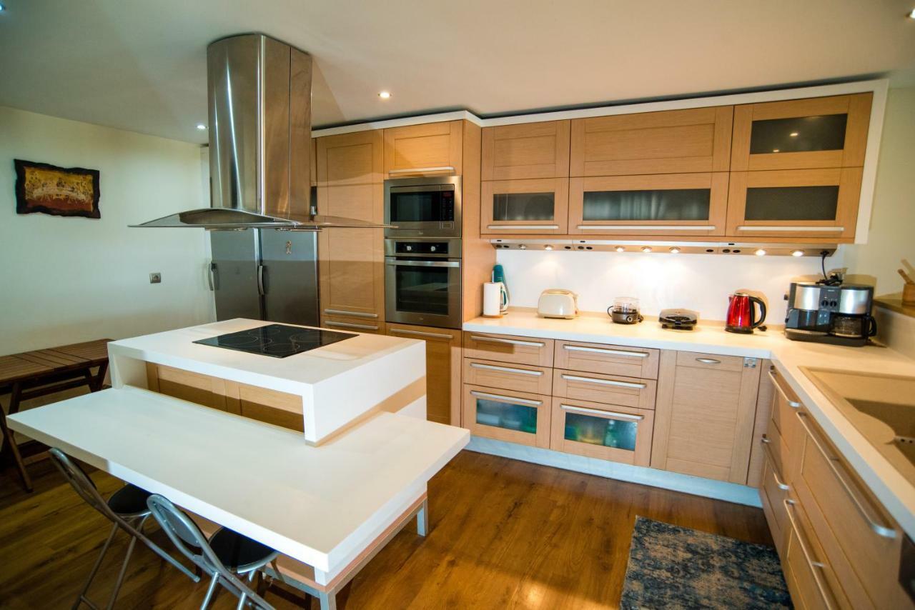 Villa Olympia Vip Dhrafi Екстер'єр фото